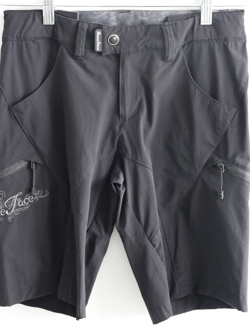 Race Face Women’s MTB Cycling Trail Shorts Zipper Pockets